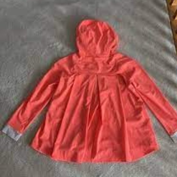 Beautiful Lululemon Sun Showers hooded windbreaker with white trim - Picture 8 of 9